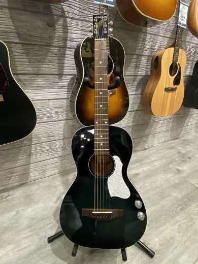 Art & Lutherie Roadhouse HG Indigo Burst